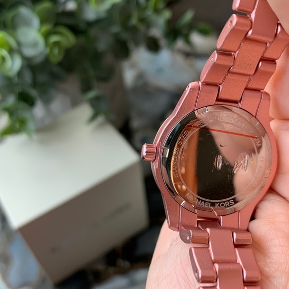Nwt Michael Kors rose gold runway watch - Picture 5 of 7